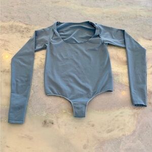 SKIMS NWOT Essential Bodysuits
Long Sleeve Scoop Neck
Bodysuit